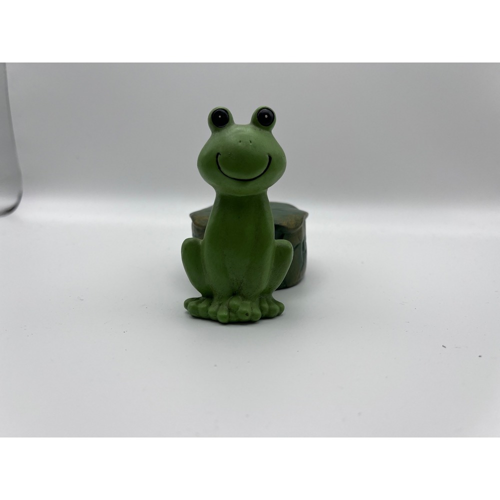 Decorative Frog Figurine Sitting Beside a Lily Pad Garden Statue